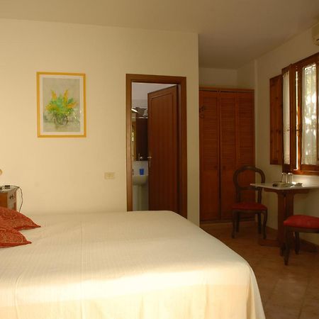Le Villi Friendly B&B Torre del Lago Puccini Kamer foto