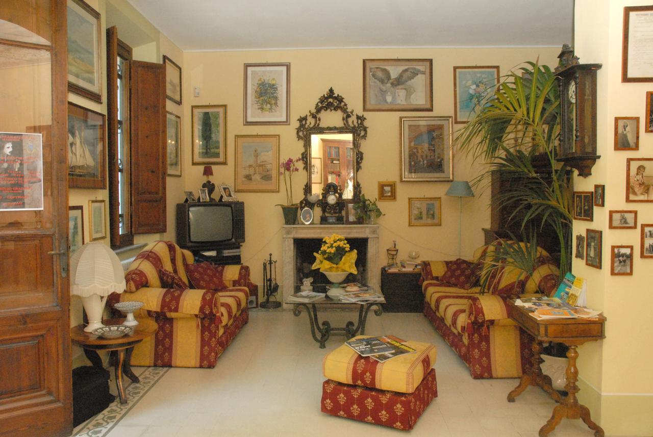 Le Villi Friendly B&B Torre del Lago Puccini Buitenkant foto